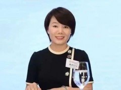 杨丽娟能挽救张勇的海底捞“烂摊子”吗