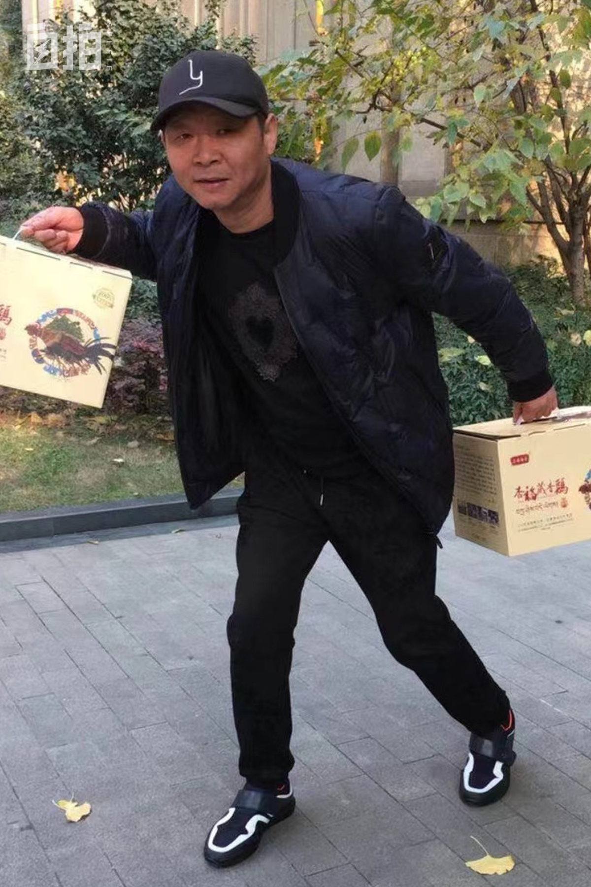 我,演太监“三德子”出名,花上百万修路、引水、引电,开养鸡场