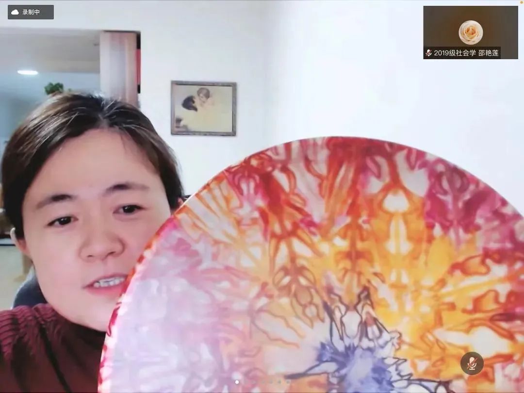 (师生线上“云表演”)