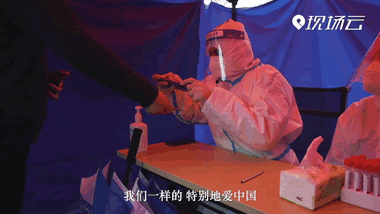 ▲志愿者卡姆兰·汗(来源:苏州广播电视总台)