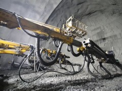 通往城口！重庆最长高速公路隧道贯通