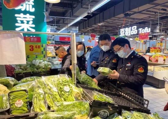 上海市场监管调查疫情防控期间价格问题,图据上海发布