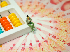 19家上市银行发年报：17家银行去年涨薪，招行人均年薪60.3万