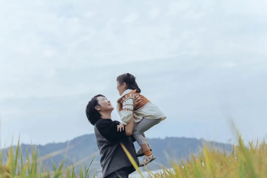 豆豆与妈妈。(受访者供图)