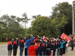 【最闪亮的坐标】洞口：一座红军墓 四代守墓人