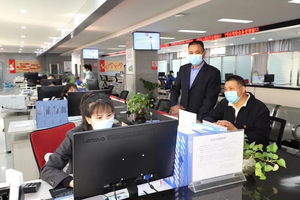蒙自市政务服务中心 赵永刚 摄