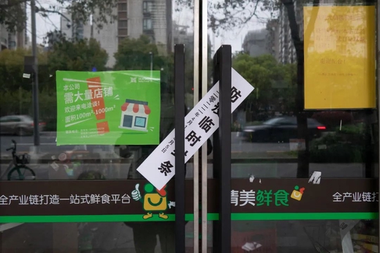 根据上海发布消息，4月1日3时起，按照压茬推进的原则，对浦西地区实施封控，开展核酸筛查，4月5日3时解封。中新社发&nbsp; 王冈 摄