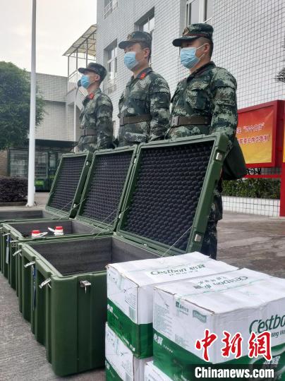 武警宜宾支队兴文中队第一时间做好救援准备。　武警宜宾支队兴文中队供图