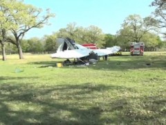 美国得克萨斯州一小型飞机坠毁 致2人死亡