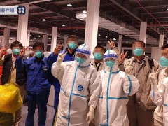 上海长兴岛方舱医院首批116名患者治愈出院