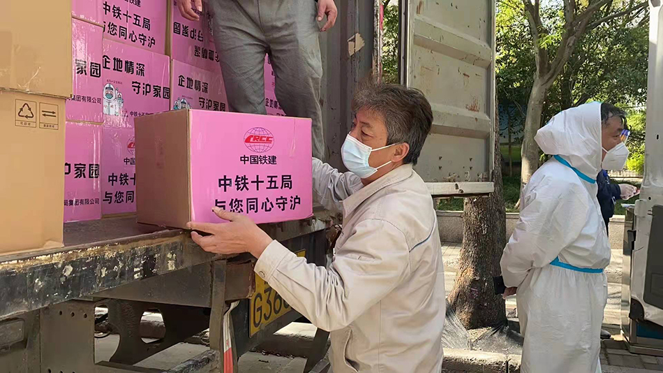 援护物资已整理成箱，严格消毒。 上海市建设交通工作党委&nbsp;图