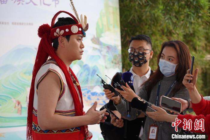 台湾阿美青年杨品骅受访。 吕明 摄