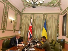 乌媒：英国首相约翰逊秘密访问基辅与泽连斯基举行会谈