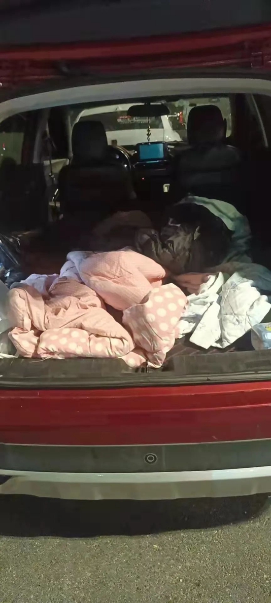 ▲曾召兵睡觉的汽车&nbsp;受访者供图