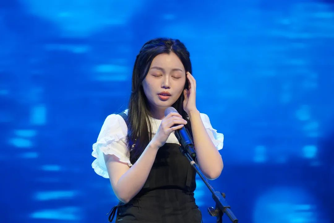 第五位选手：吴峥《我要快乐》