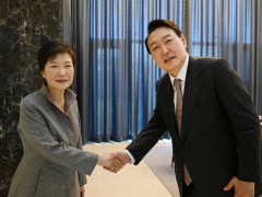 韩国新总统登门向朴槿惠表达歉意：嘘寒问暖 还邀请出席就职典礼