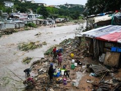 南非强降雨引发洪水 造成至少45人死亡