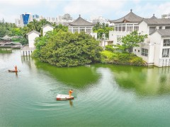 水清岸绿景美