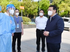龚正市长检查疫情防控，要求保供人员应出尽出，药房超市推出网上订货就近配送