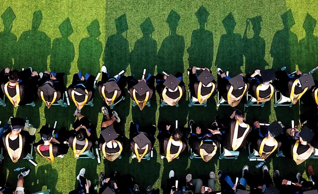 2021年6月21日,江苏海洋大学2021届学生毕业典礼现场。图/中新
