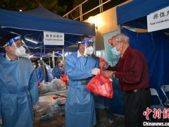 香港政制及内地事务局局长率团队参与“围封强检”行动