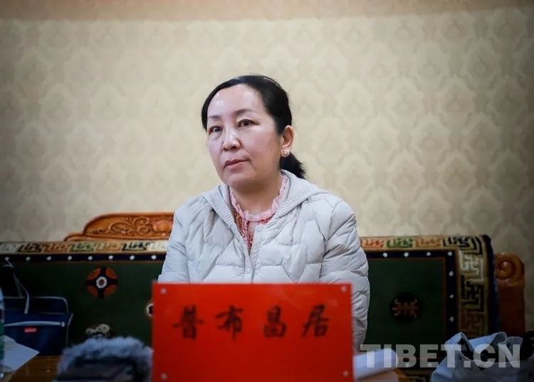 图为普布昌居教授 摄影：贾华加