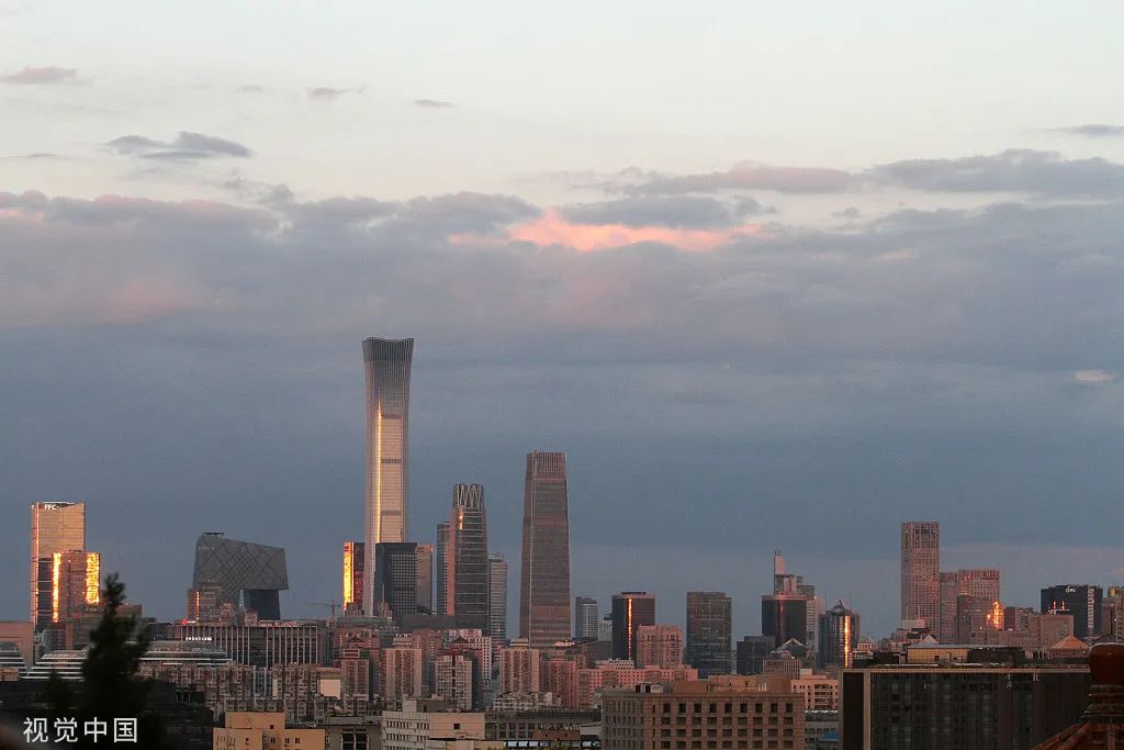 夕阳下的北京CBD建筑 资料图
