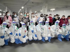退“疫”回家啦！上海纪念路方舱医院首批59名患者康复出院