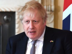 嘴上说着欢迎，英国却想办法把移民送往非洲，联合国机构都看不下去了