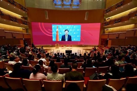 秦刚在第25届哈佛中国论坛做视频致辞图:中国驻美国大使馆公众号