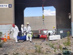 南非西北省一金矿发现4具尸体 77名被困非法矿工被捕