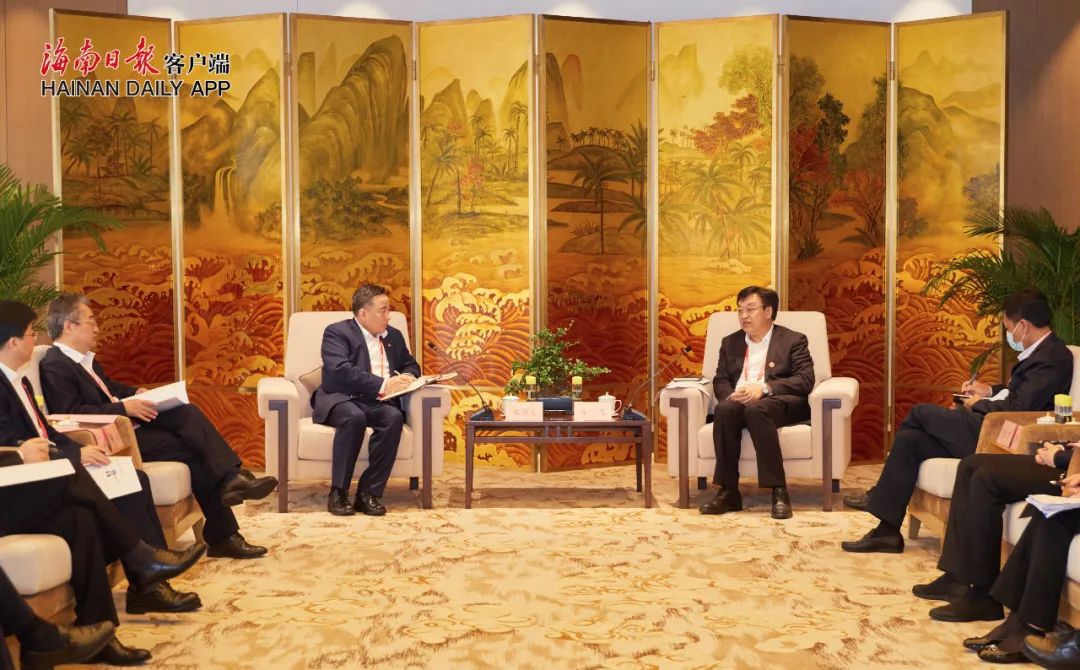 4月20日,省长冯飞在博鳌会见中国能源建设集团有限公司董事长宋海良。