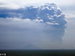印尼喀拉喀托之子火山喷发 火山灰高达3000米