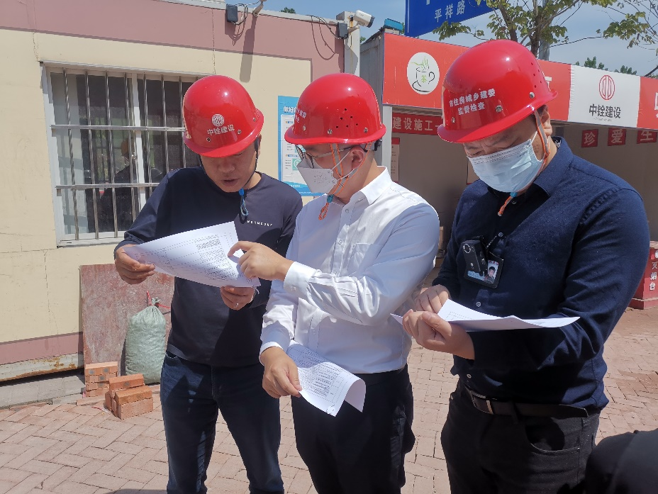施工现场安全检查 市住房城乡建委供图