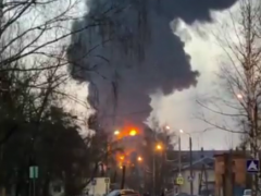 俄罗斯布良斯克石油基地火灾暂未造成人员伤亡