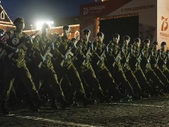 俄罗斯凌晨举行胜利日阅兵方队训练 现场画面曝光