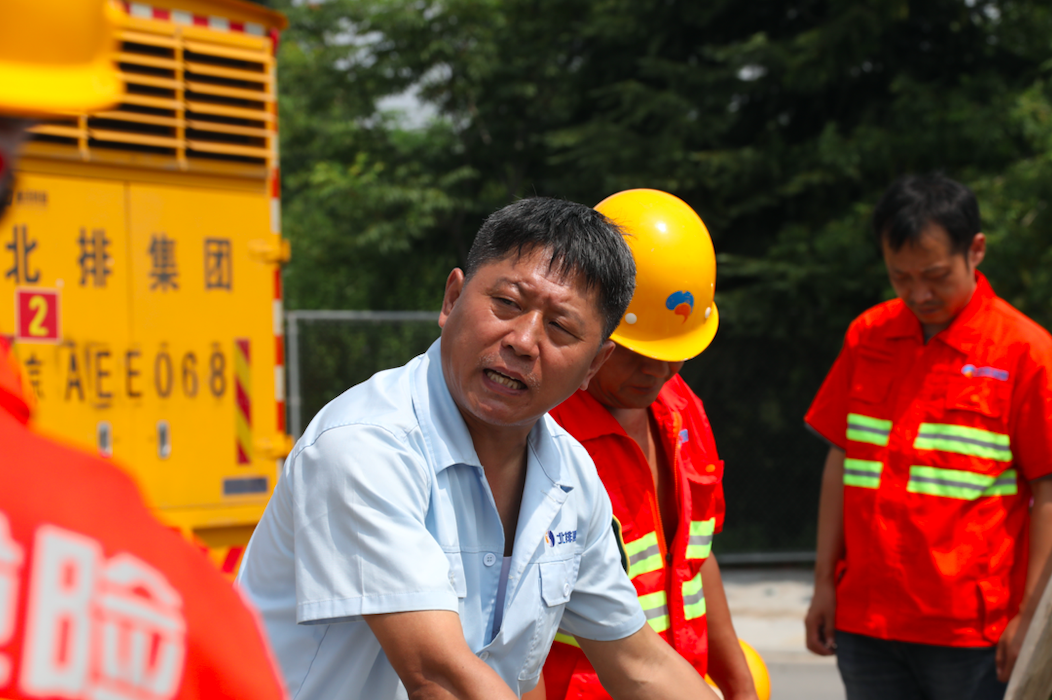 2021年7月，河南遭遇特大暴雨灾害，王长兴在郑州支援抢险。