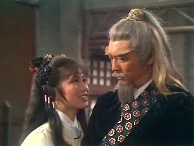 ·曾江饰演的黄药师和翁美玲饰演的黄蓉,如今已成绝唱。