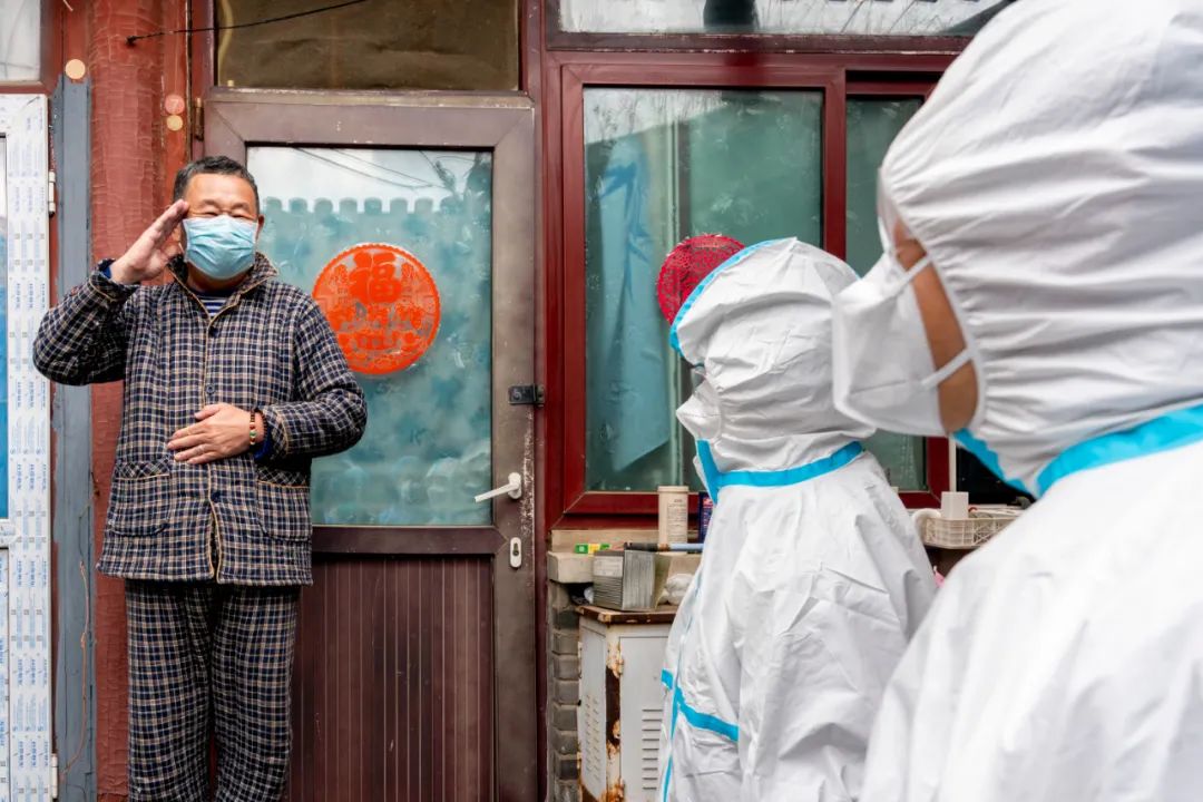 前门街道社工上门解决居民生活问题,获得群众好评。