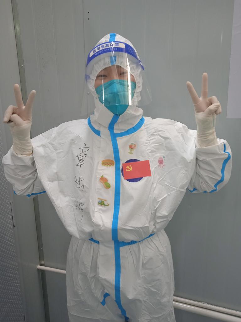 章陆烨在方舱内。(受访者供图)