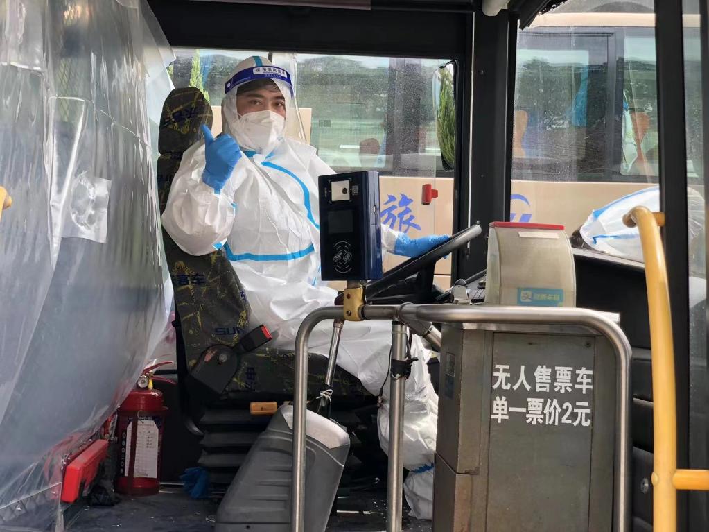 在转运工作中的王志强。（图片由受访者提供）