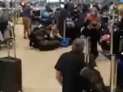 美国游客要把未爆旧炮弹壳体当纪念品带上机引恐慌，以色列机场拉响戒备警报