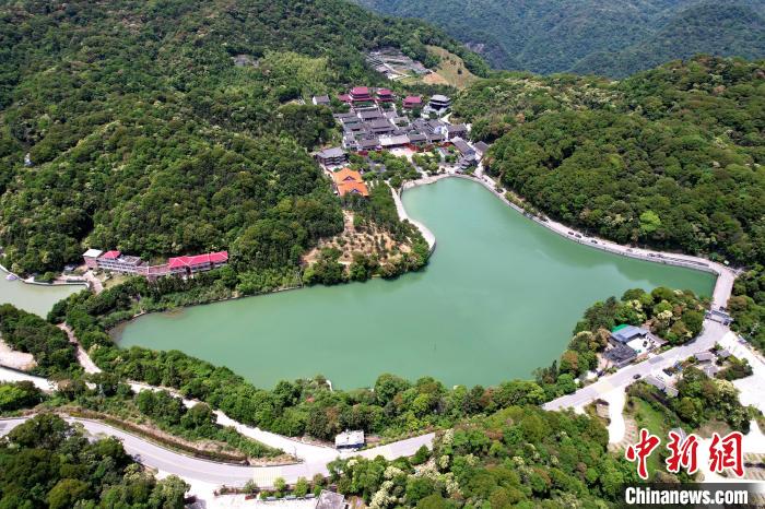 空中俯瞰林阳寺。　王东明 摄