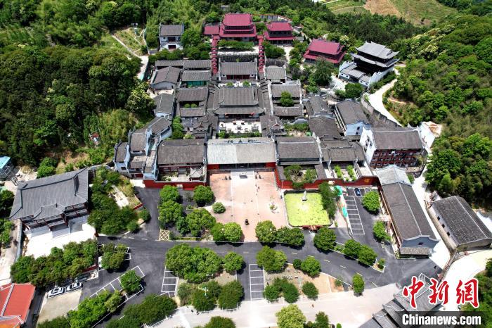 空中俯瞰林阳寺。　王东明 摄