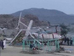 巴基斯坦一游乐园的高空设施坠落 造成至少37人受伤