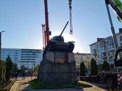 乌克兰日托米尔市拆除“T-34-85”坦克纪念碑
