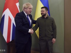 英国又拱火：约翰逊与泽连斯基通话 讨论提供远程武器