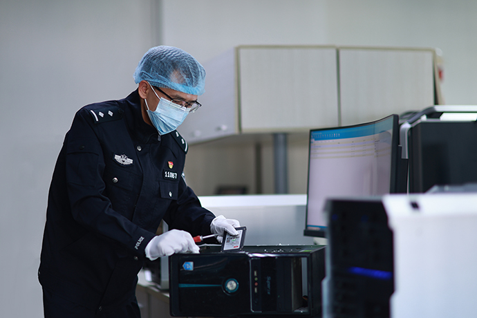 巴南警方打掉一特大跨境网络赌球团伙。巴南警方供图