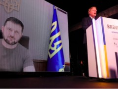 泽连斯基标志性军绿色外套在伦敦拍卖，9万英镑成交