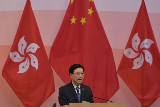 2021年7月1日,李家超出席香港特别行政区成立24周年庆祝酒会。图源:视觉中国
